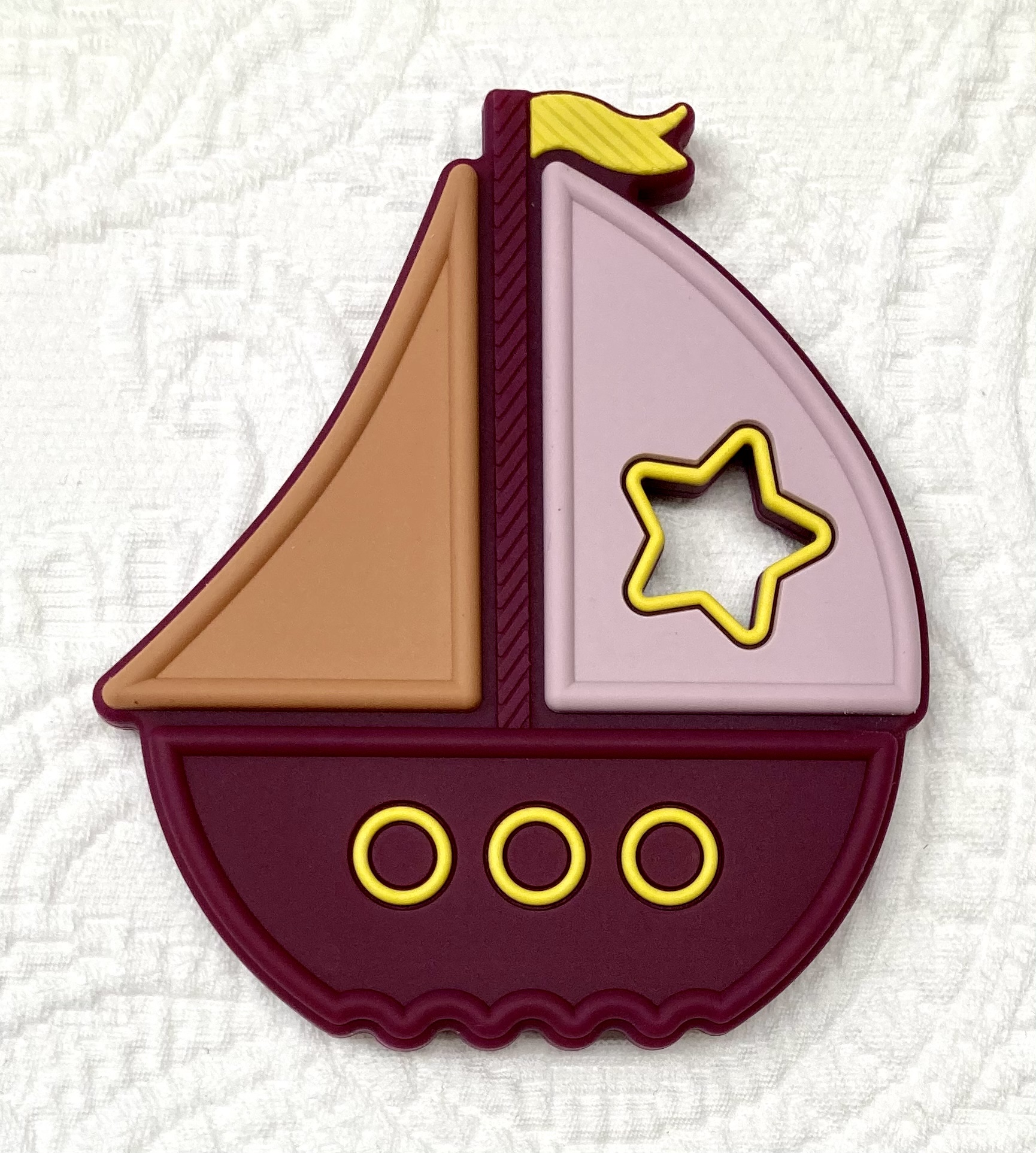 Beissanhänger Segelboot rotwein