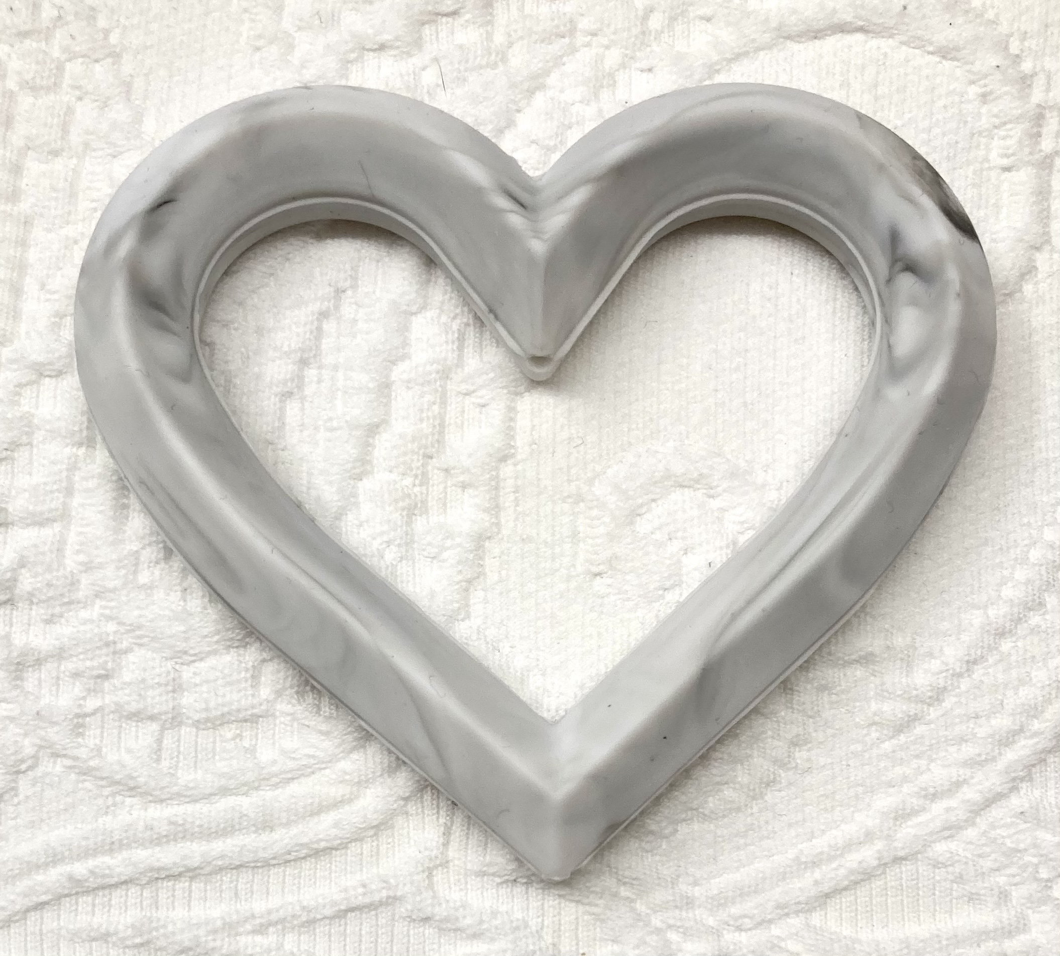 Beiss-Ring Herz gross (gelocht) Marmor grau-weiss