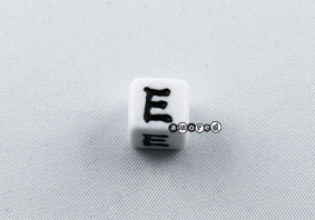 Kunstoffbuchstaben 11mm weiss-schwarz *E*