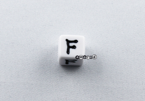 Kunstoffbuchstaben 11mm weiss-schwarz *F*