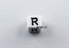Kunstoffbuchstaben 11mm weiss-schwarz *R*