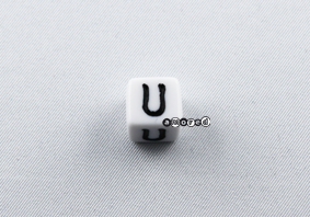 Kunstoffbuchstaben 11mm weiss-schwarz *U*