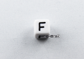 Kunstoffbuchstaben 10mm weiss-schwarz *F*