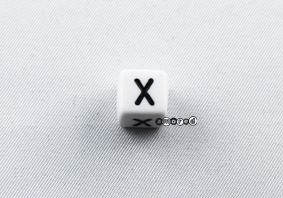 Kunstoffbuchstaben 10mm weiss-schwarz *X*