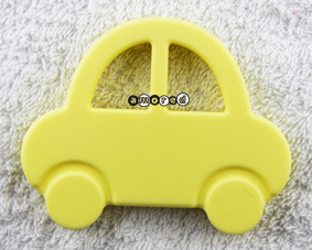 Beissanhänger Auto pastellgelb 