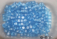 Kunstoffbuchstaben 10 mm blau transparent