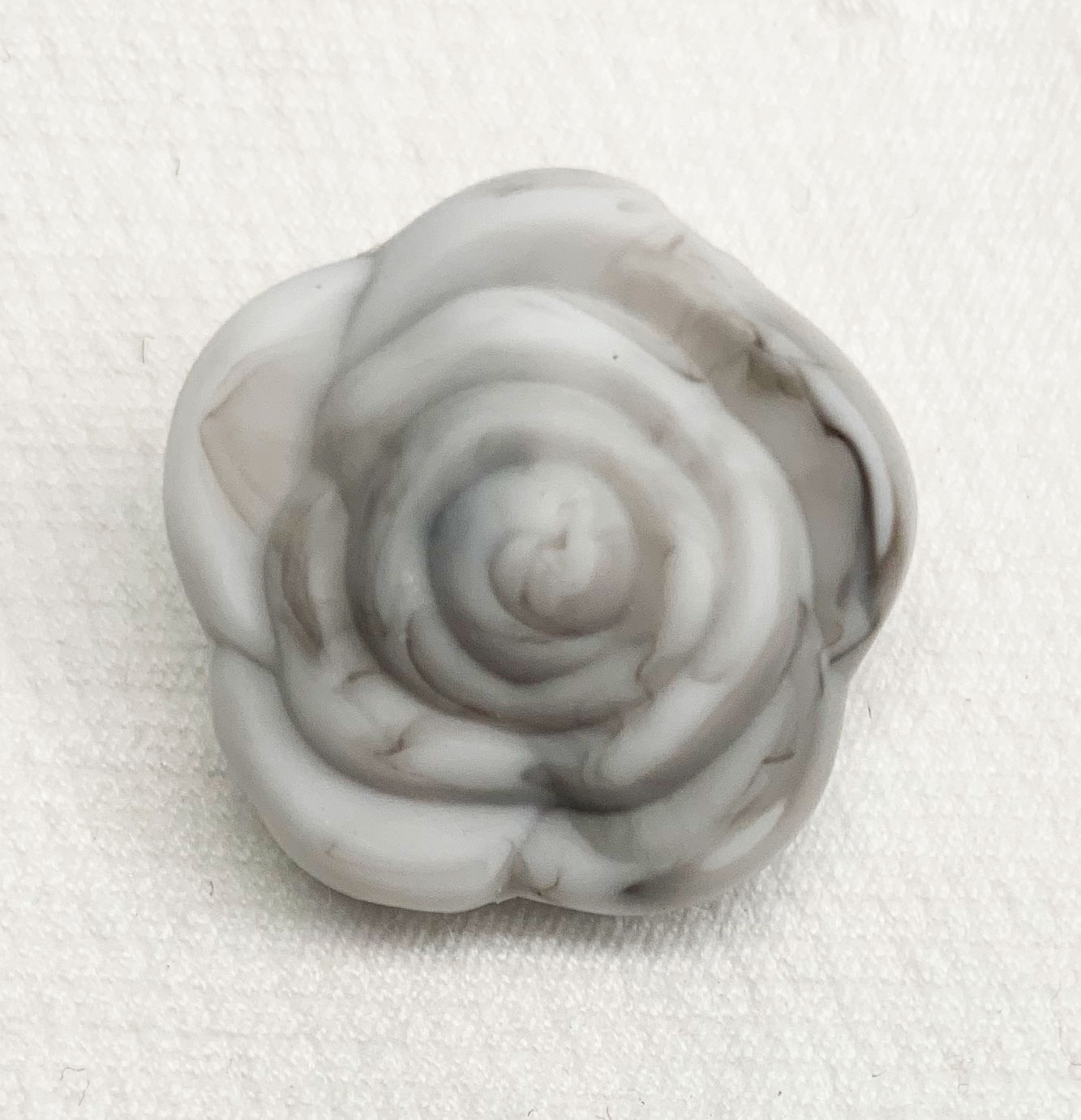 Beissmotiv Rose Marmor grau-weiss 