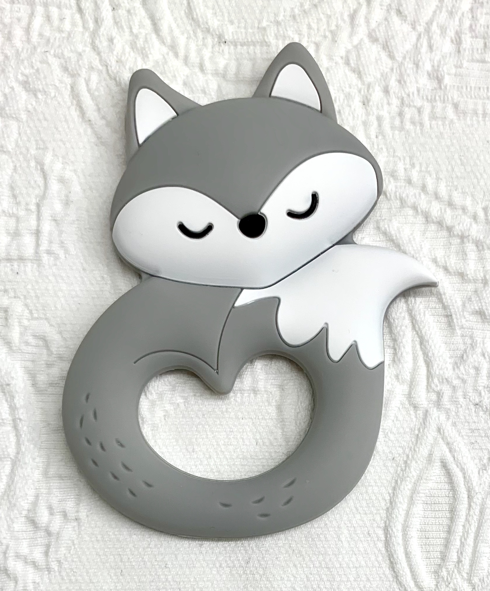 Beissanhänger Sleepy Fox grau
