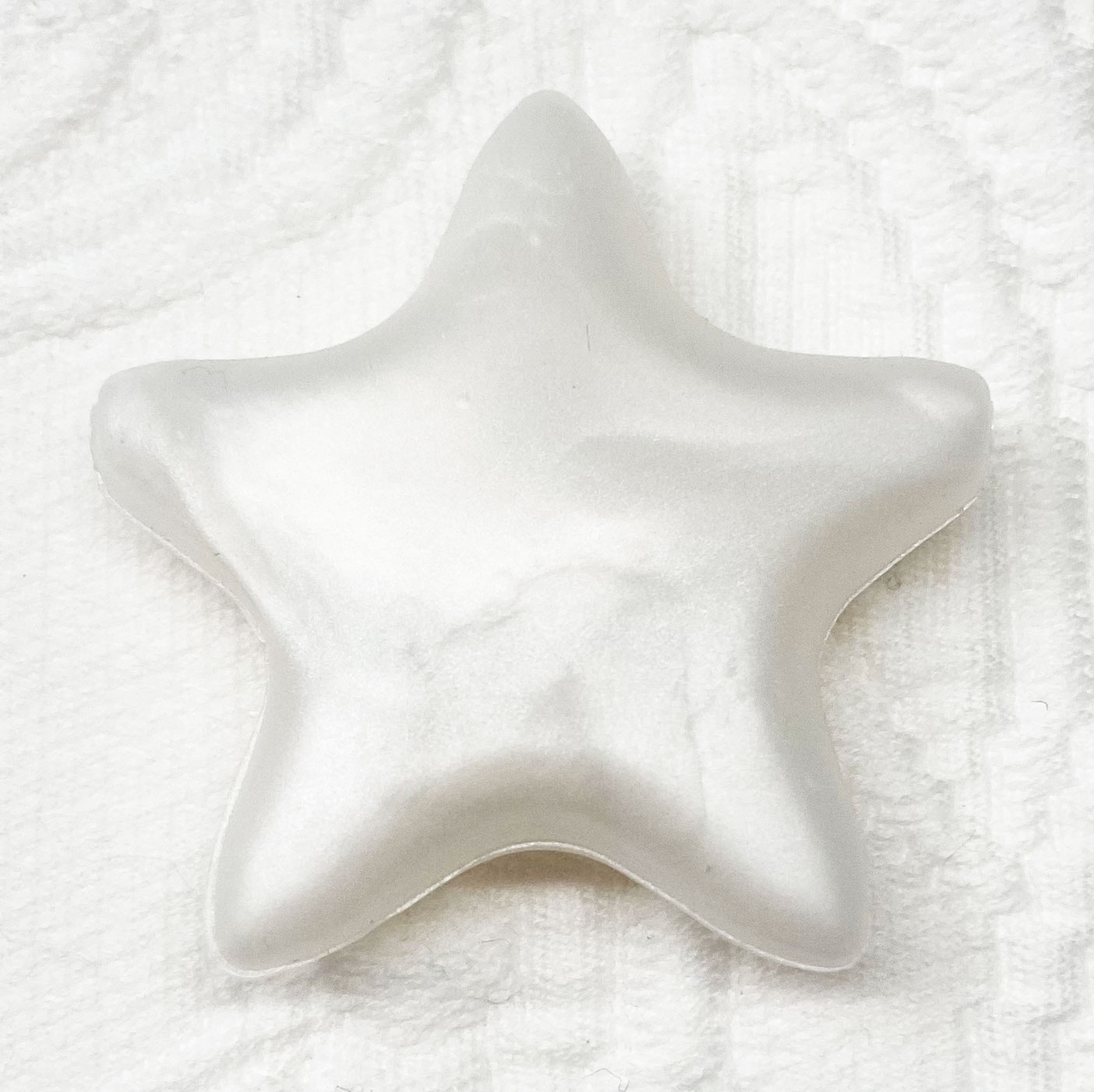 Beissmotiv Sterne weiss metallic 