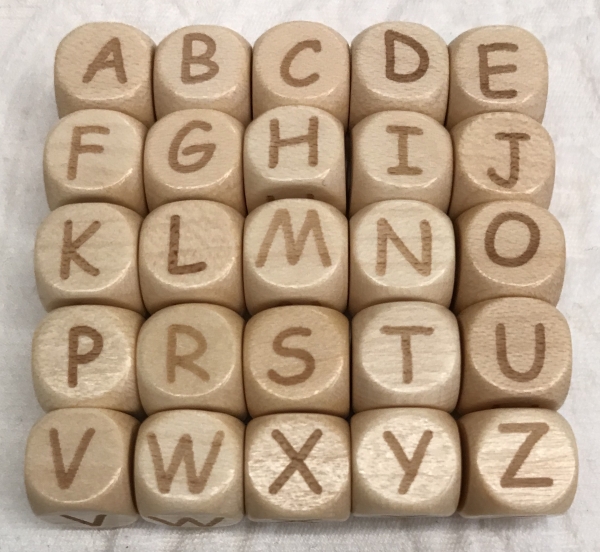 Comic Sans Holzbuchstaben mit Lasergravur Schrift 10mm, lackiert