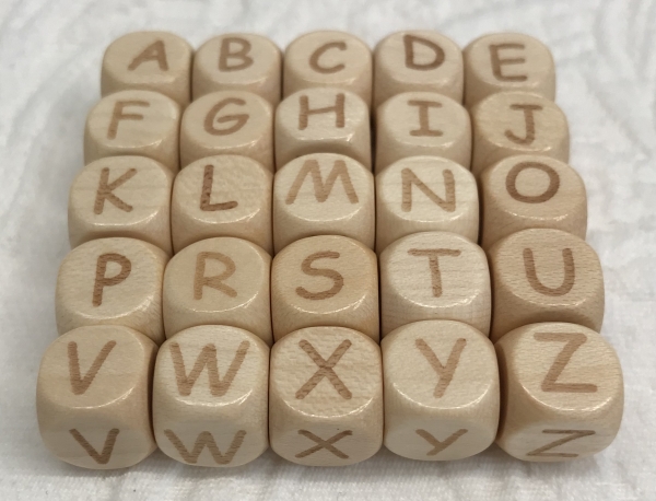 Comic Sans Holzbuchstaben mit Lasergravur Schrift 10mm, lackiert