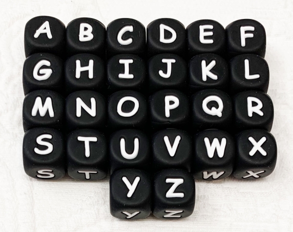 100 Stk. Silikon Buchstaben Würfel schwarz 12mm gemischt
