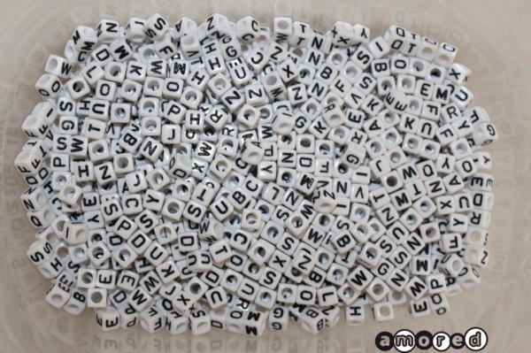 Kunstoffbuchstaben Würfel 7 mm (Set assortiert à 500 Stück)